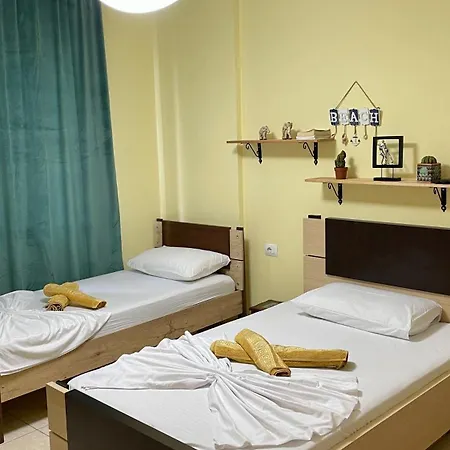 Sea Breeze Apartment *
